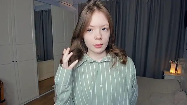 Snapshot of LavenderMitten chatting on March 13, 2026, 5:36 am LavenderMitten online show from March 13, 2026, 5:36 am