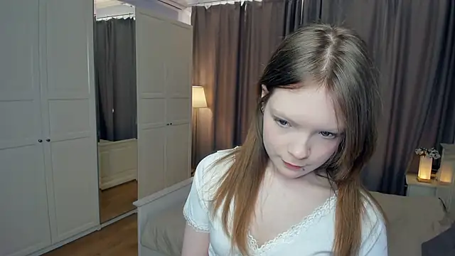 Snapshot of LavenderMitten chatting on March 19, 2026, 10:52 am LavenderMitten online show from March 19, 2026, 10:52 am