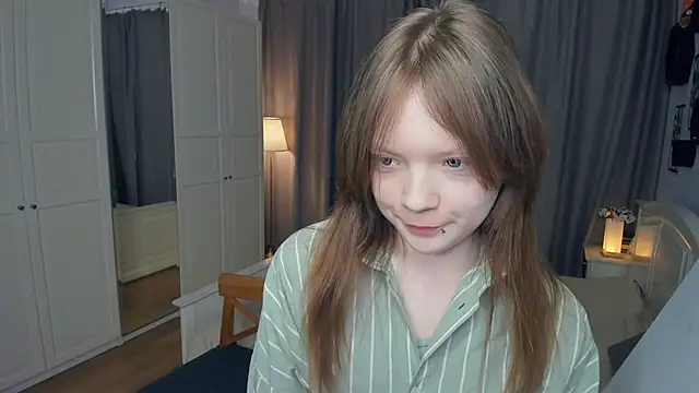 Snapshot of LavenderMitten chatting on March 20, 2026, 6:40 am LavenderMitten online show from March 20, 2026, 6:40 am