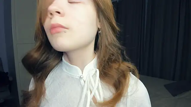 Snapshot of LavenderMitten chatting on March 22, 2026, 5:55 am LavenderMitten online show from March 22, 2026, 5:55 am