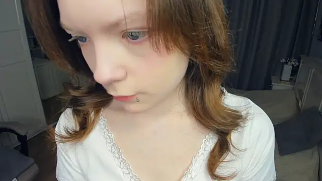 Snapshot of LavenderMitten chatting on April 3, 2026, 5:38 am LavenderMitten online show from April 3, 2026, 5:38 am