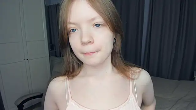 Snapshot of LavenderMitten chatting on April 9, 2026, 5:51 am LavenderMitten online show from April 9, 2026, 5:51 am