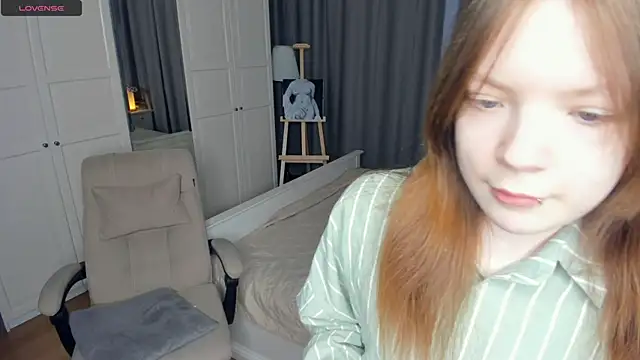 Snapshot of LavenderMitten chatting on April 10, 2026, 5:34 am LavenderMitten online show from April 10, 2026, 5:34 am