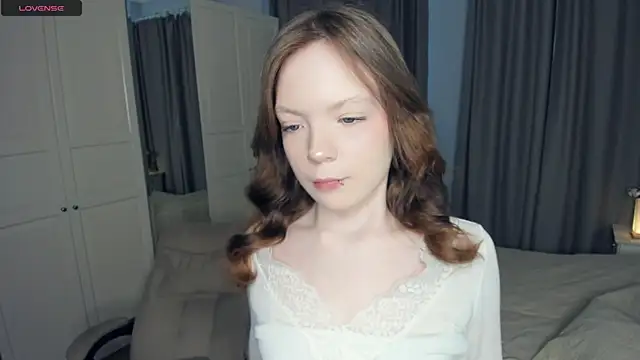Snapshot of LavenderMitten chatting on April 18, 2026, 5:33 am LavenderMitten online show from April 18, 2026, 5:33 am