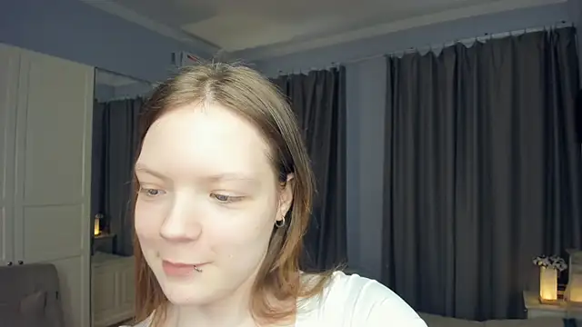 Snapshot of LavenderMitten chatting on April 23, 2026, 5:41 am LavenderMitten online show from April 23, 2026, 5:41 am