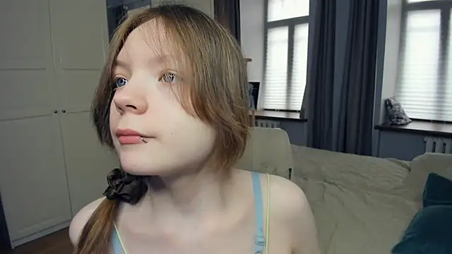 Snapshot of LavenderMitten chatting on April 27, 2026, 6:22 am LavenderMitten online show from April 27, 2026, 6:22 am