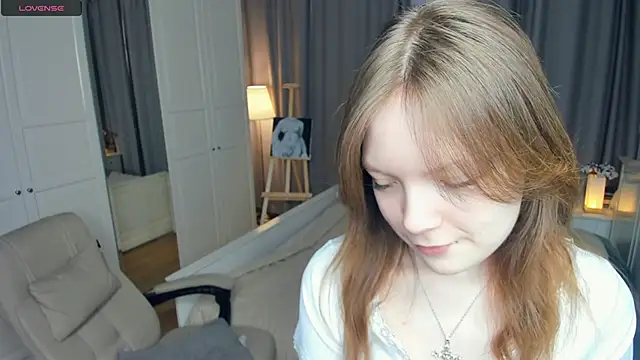 Snapshot of LavenderMitten chatting on April 30, 2026, 5:36 am LavenderMitten online show from April 30, 2026, 5:36 am