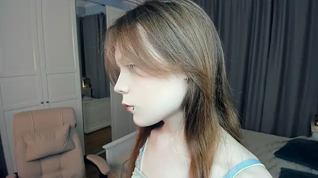 Snapshot of LavenderMitten chatting on May 10, 2026, 5:45 am LavenderMitten online show from May 10, 2026, 5:45 am