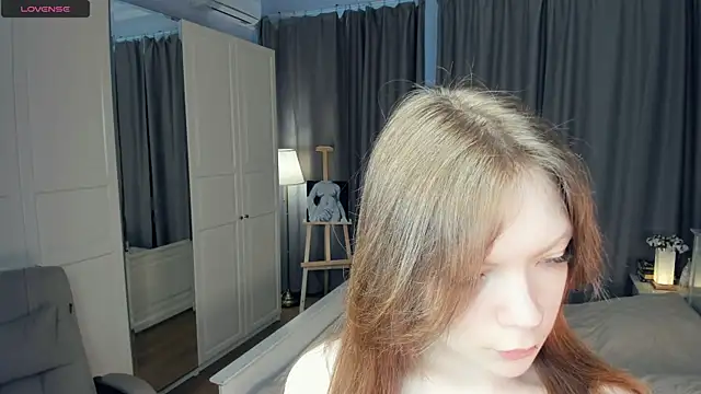 Snapshot of LavenderMitten chatting on May 16, 2026, 5:48 am LavenderMitten online show from May 16, 2026, 5:48 am