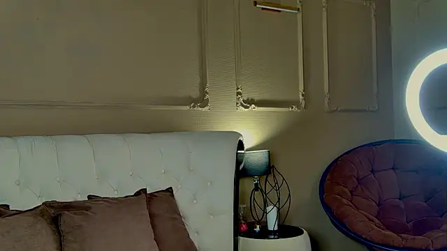 YourSweetArya online show from April 13, 2026, 3:17 pm