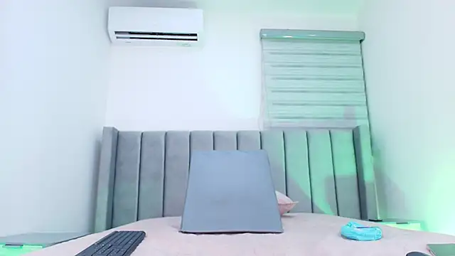 Snapshot of freyhasmith_ chatting on February 19, 2026, 3:02 am freyhasmith online show from February 19, 2026, 3:02 am