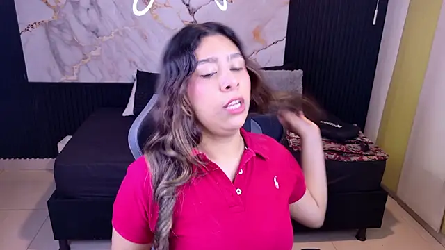 Snapshot of Sophie19__ chatting on February 16, 2026, 11:39 am Sophie19 online show from February 16, 2026, 11:39 am