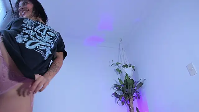 sara-jules online show from March 13, 2026, 11:28 am