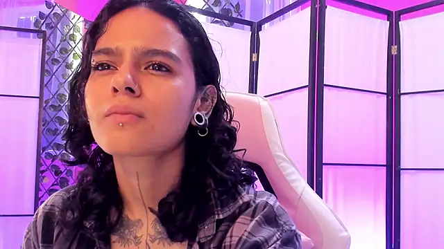 Julianne 7 online show from February 11, 2026, 8:14 pm