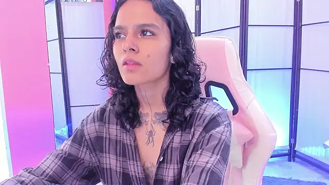 Julianne 7 online show from February 16, 2026, 7:32 pm