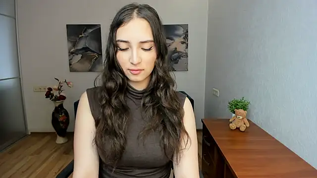 Effy Royse online show from May 10, 2026, 5:34 am