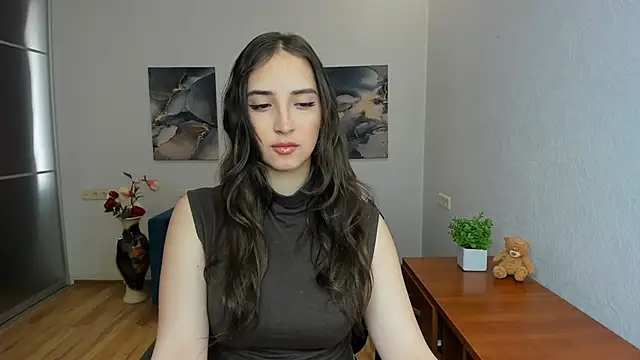 Effy Royse online show from May 15, 2026, 5:36 am