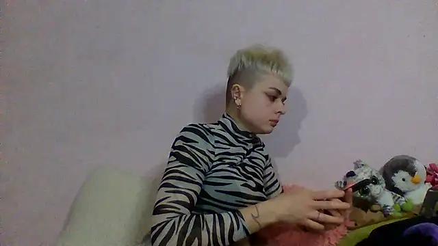 AlisaDear257 online show from April 15, 2026, 7:10 pm