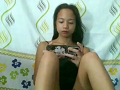 Snapshot of Asianpinay_Skinny1818 chatting on April 14, 2026, 11:00 pm Asianpinay Skinny1818 online show from April 14, 2026, 11:00 pm