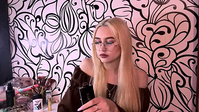 Snapshot of Kat_Catherine chatting on February 14, 2026, 4:37 pm Kat Catherine online show from February 14, 2026, 4:37 pm