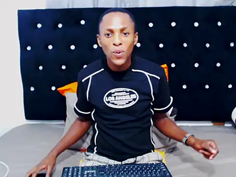NtandoXx online show from April 6, 2026, 11:05 pm
