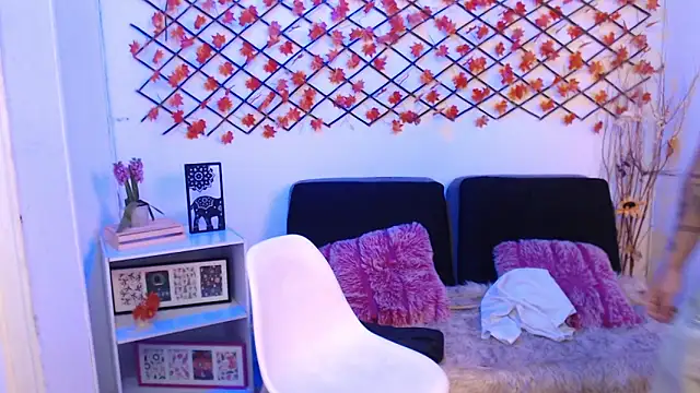 Snapshot of IanWest_ chatting on June 1, 2026, 4:41 pm IanWest online show from June 1, 2026, 4:41 pm