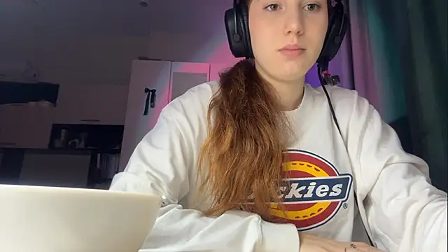 Snapshot of AliceCarrol chatting on February 28, 2026, 8:32 pm AliceCarrol online show from February 28, 2026, 8:32 pm