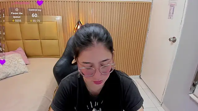 SAMANTHAFIORE1 online show from February 18, 2026, 12:45 pm