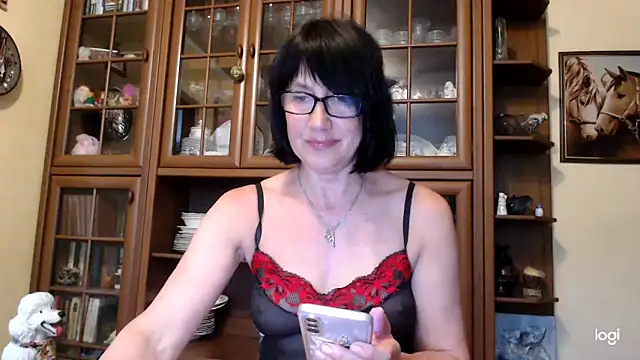 Snapshot of Vlastelina chatting on May 10, 2026, 1:49 pm Vlastelina online show from May 10, 2026, 1:49 pm