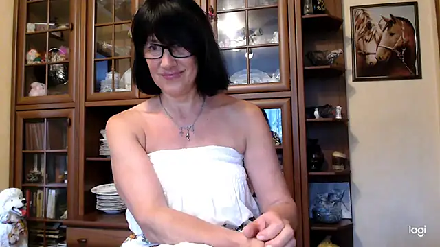 Snapshot of Vlastelina chatting on July 16, 2026, 1:39 pm Vlastelina online show from July 16, 2026, 1:39 pm
