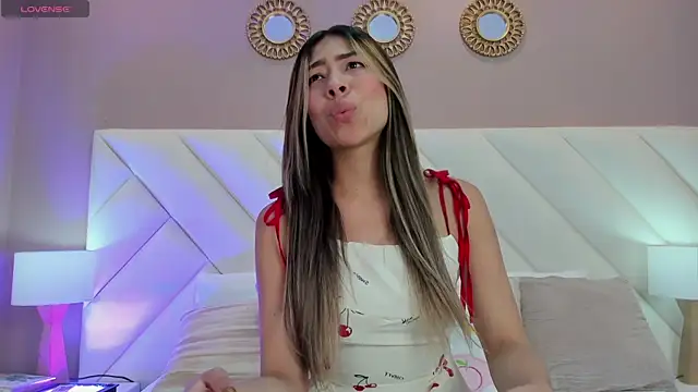 ValeryGomezz online show from May 8, 2026, 1:16 pm