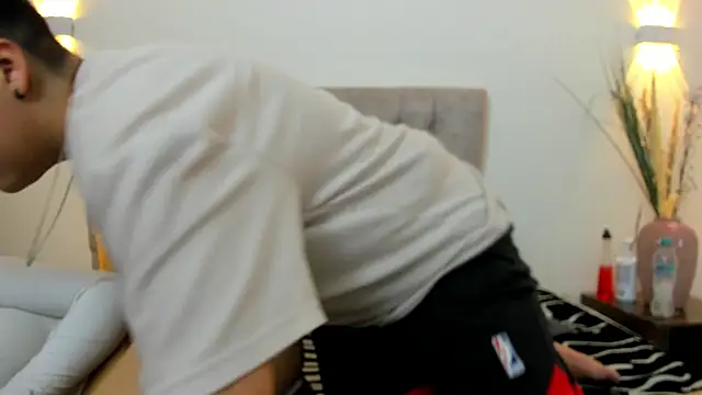 Gaia n Nix online show from April 5, 2026, 4:20 am