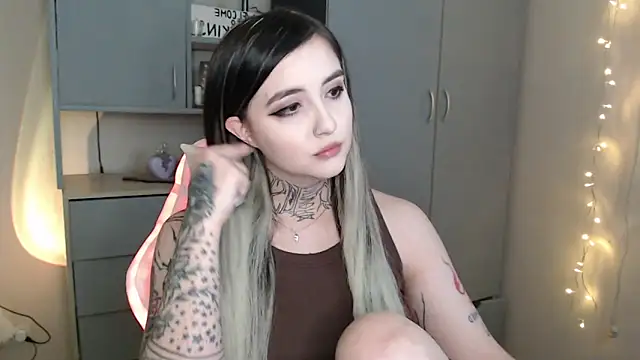 Snapshot of Rin_Tozier chatting on February 14, 2026, 11:45 pm Rin Tozier online show from February 14, 2026, 11:45 pm