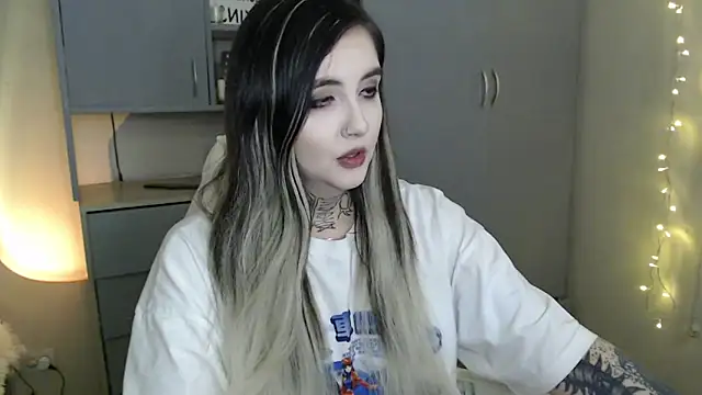 Snapshot of Rin_Tozier chatting on February 17, 2026, 12:51 am Rin Tozier online show from February 17, 2026, 12:51 am