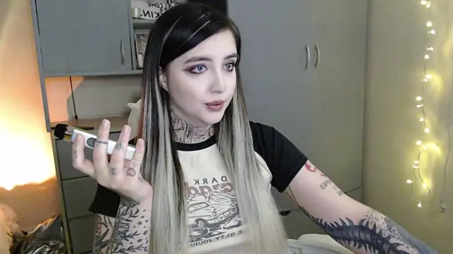 Snapshot of Rin_Tozier chatting on February 25, 2026, 12:42 am Rin Tozier online show from February 25, 2026, 12:42 am