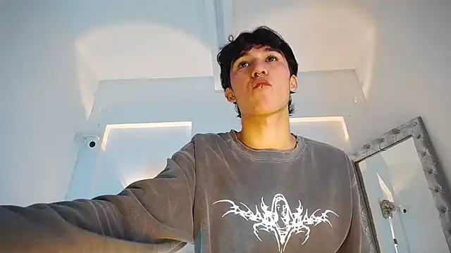 jullian ricci online show from April 15, 2026, 8:09 pm