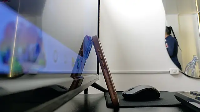  ArianaToroo online show from April 8, 2026, 2:06 pm