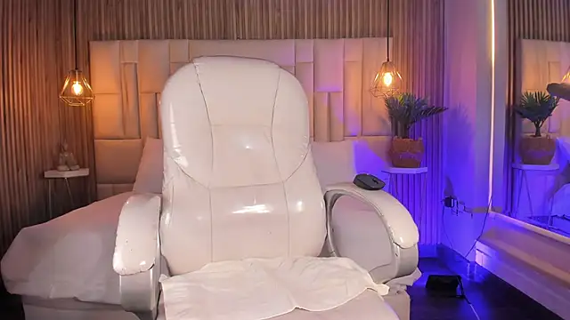 KittyLyne  online show from February 12, 2026, 12:33 pm