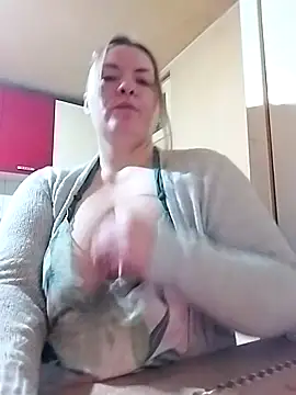 Snapshot of HotStepmommy4 chatting on February 13, 2026, 5:09 pm HotStepmommy4 online show from February 13, 2026, 5:09 pm