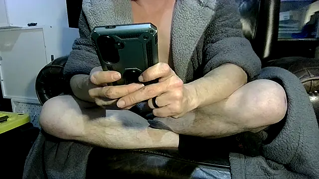 ShadowLove85 online show from February 14, 2026, 5:04 am