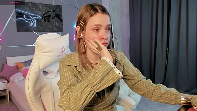 Snapshot of naomi_reiss chatting on July 21, 2026, 11:29 pm naomi reiss online show from July 21, 2026, 11:29 pm
