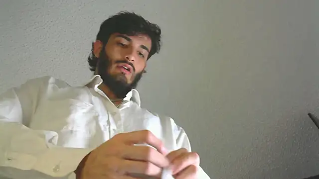 Snapshot of LovexJuxn8 chatting on February 15, 2026, 6:59 pm LovexJuxn8 online show from February 15, 2026, 6:59 pm