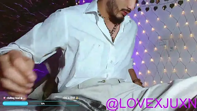 LovexJuxn8 online show from May 20, 2026, 3:02 am