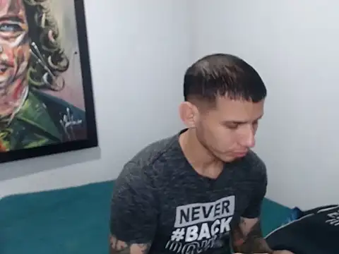 Snapshot of HotSinlge chatting on February 25, 2026, 2:05 pm HotSinlge online show from February 25, 2026, 2:05 pm