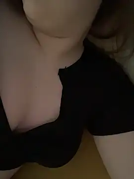 Snapshot of LixuryBaby chatting on February 15, 2026, 6:32 am LixuryBaby online show from February 15, 2026, 6:32 am