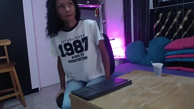 Snapshot of mailyn_gold chatting on May 6, 2026, 11:37 am mailyn gold online show from May 6, 2026, 11:37 am