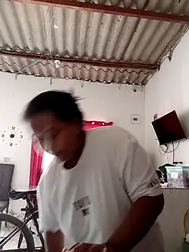 PerlaCurvasgrandes online show from February 15, 2026, 6:37 pm