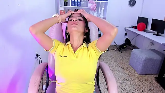 Snapshot of Emmy_lollipop chatting on February 19, 2026, 6:26 pm Emmy lollipop online show from February 19, 2026, 6:26 pm