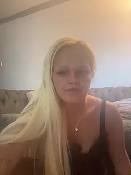 BlondeMilfXo online show from May 19, 2026, 6:14 pm