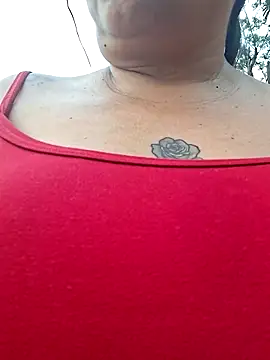 Snapshot of Juli_Powl chatting on February 13, 2026, 12:12 pm Juli Powl online show from February 13, 2026, 12:12 pm